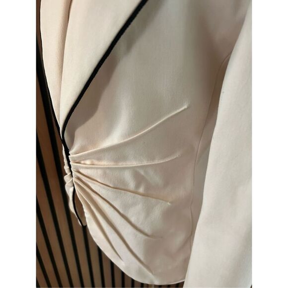 Cachè cream color long sleeve blazer size 4 fancy going out or office wear - Picture 3 of 6